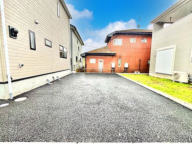 【駐車場】カースペースは2台駐車可。セカンドカーや来客時に便利です!