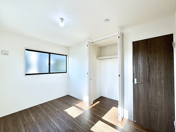 【洋室】収納が充実しているので、居住スペースを広く使えます。 