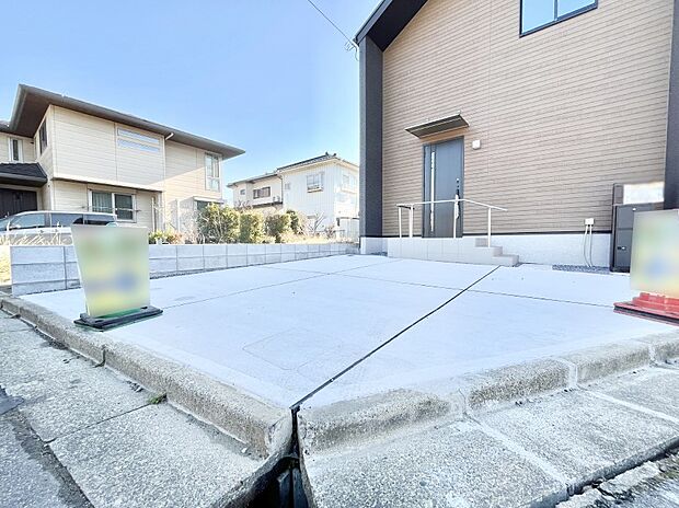 【駐車場】駐車2台可能!急なお客様の駐車に。また、ご家族の自転車スペースとしても大活躍。