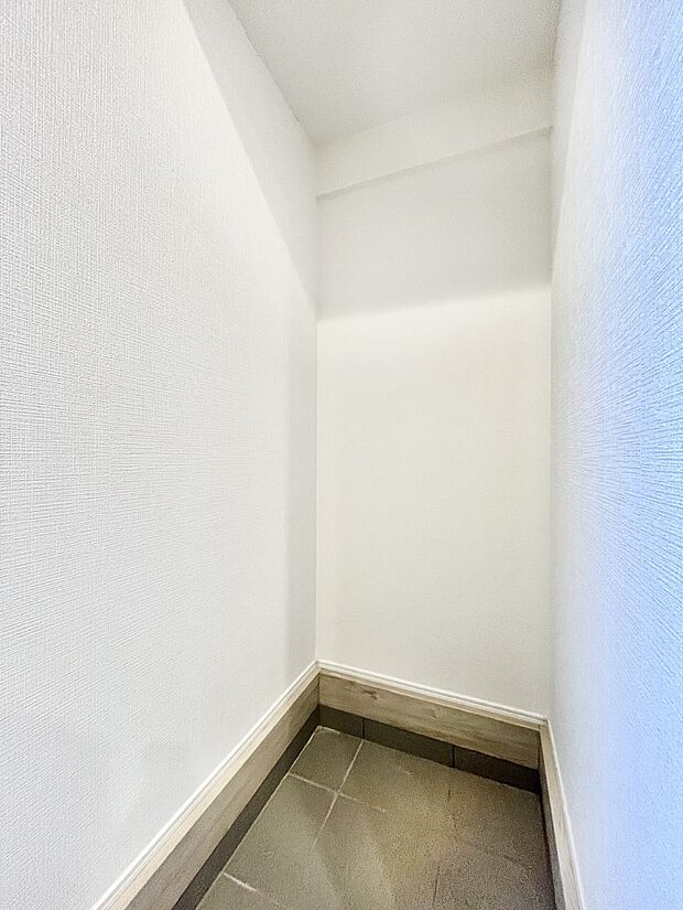 【玄関】土間スペースを完備しているので散らかりがちな玄関もスッキリ収納できそう!