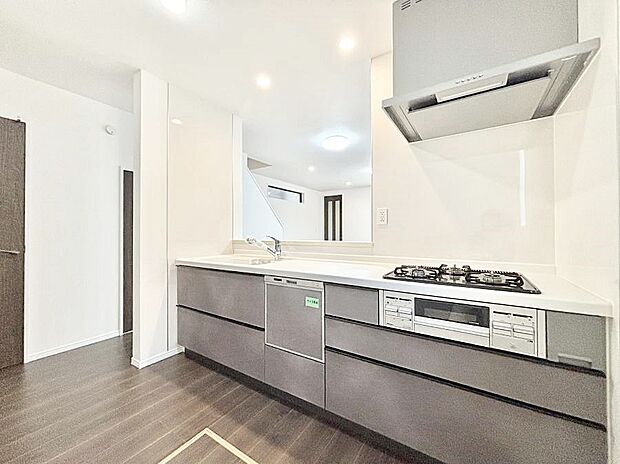 【ダイニングキッチン】カウンター越しにお話しをしながら毎日のお料理をもっと楽しく