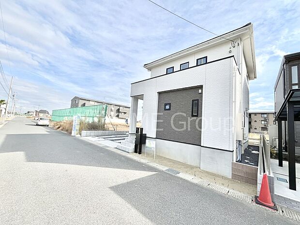 【前面道路含む現地写真】前面道路はきちんと整備されています