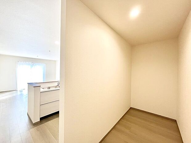 【パントリー】キッチンにはパントリー！食材のストックはもちろん、日用品の収納など使い方はいろいろ！