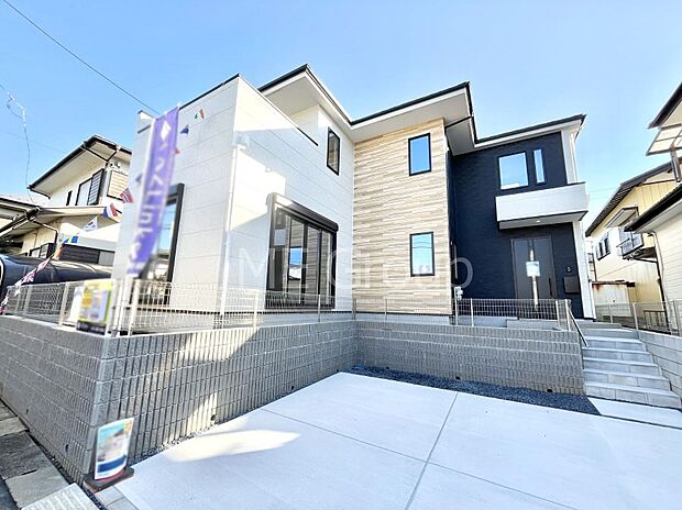 【現地外観写真】上質感あふれる外観デザイン。魅力の住まいを実現。