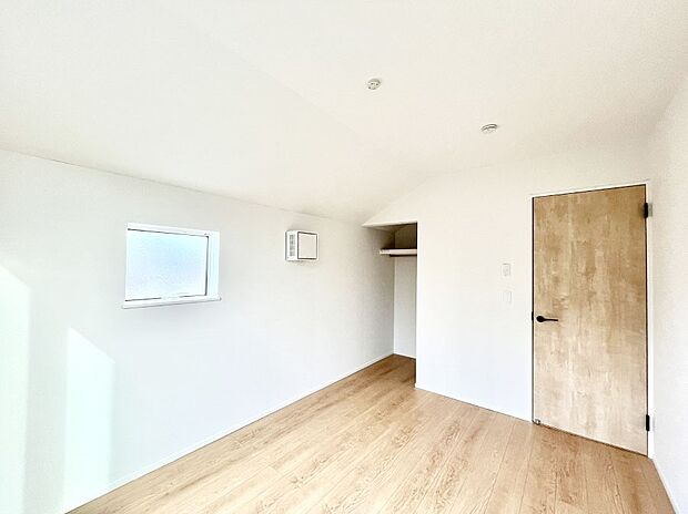 【寝室】収納が充実しているので居住スペースを広々使えます  