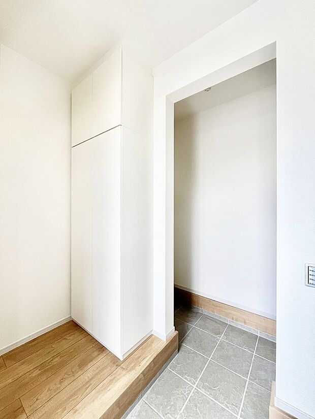 【玄関】土間収納のついた収納力豊富な玄関。生活感もスッキリできます。