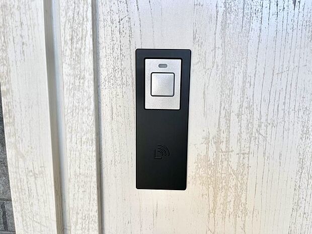 【現地外観写真】上質感あふれる外観デザイン。魅力の住まいを実現。