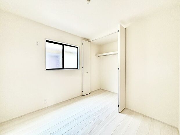 【寝室】収納が充実しているので居住スペースを広々使えます
