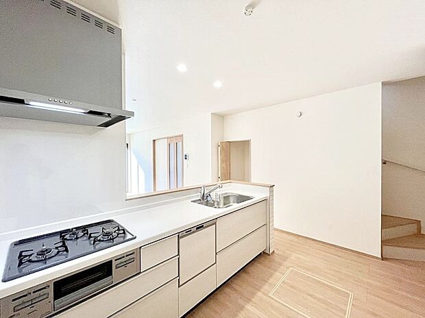 【ダイニングキッチン】カウンター越しにお話しをしながら毎日のお料理をもっと楽しく