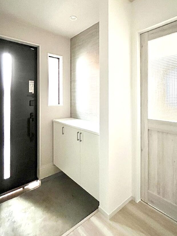 【シューズボックス】たっぷり収納できるシューズボックスで家族全員の靴も、玄関すっきり。