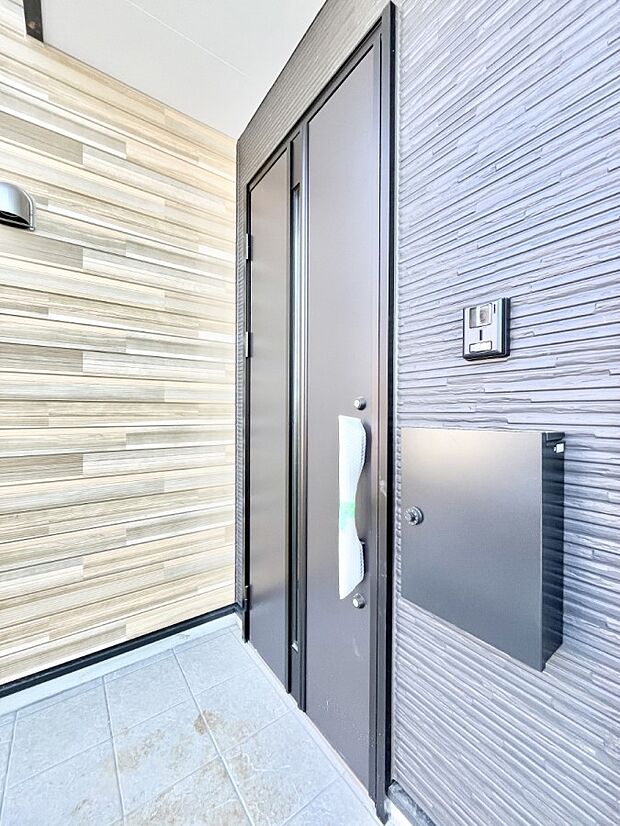 【玄関】大切な家族、来客を出迎える玄関。