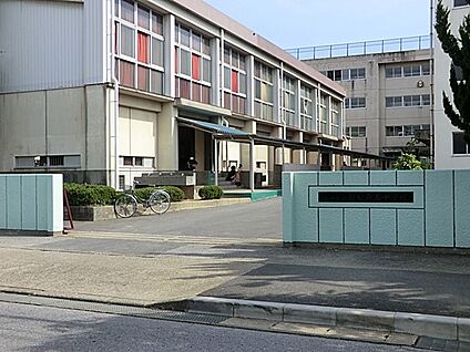 松戸市立新松戸南中学校 68m(1分)