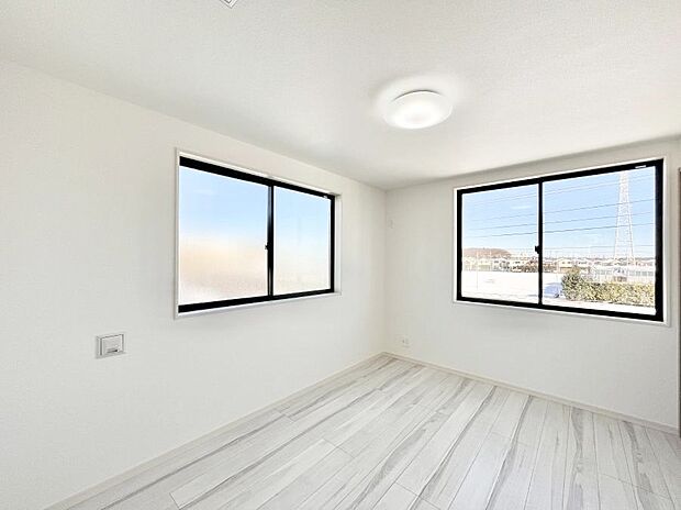 【寝室】2面採光なので、明るく風通しも良く心地良い生活が送れます。