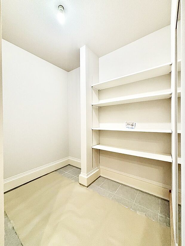 【収納】大きなものも片付く土間収納付きで、いつでも玄関はスッキリ