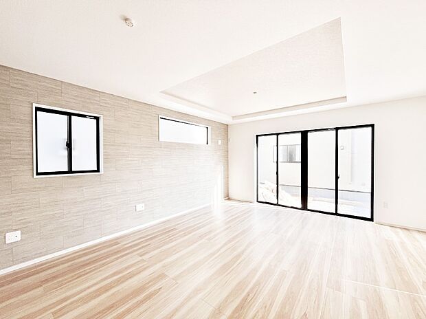 【リビングダイニング】大きな窓からたっぷりの陽光と風を感じられるリビング