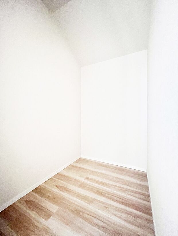 【ウォークインクローゼット】ウォークインクローゼットの活用で生活空間スッキリ