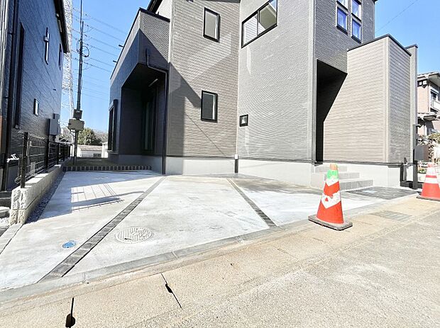 【駐車場】駐車2台可能!急なお客様の駐車に。また、ご家族の自転車スペースとしても大活躍。