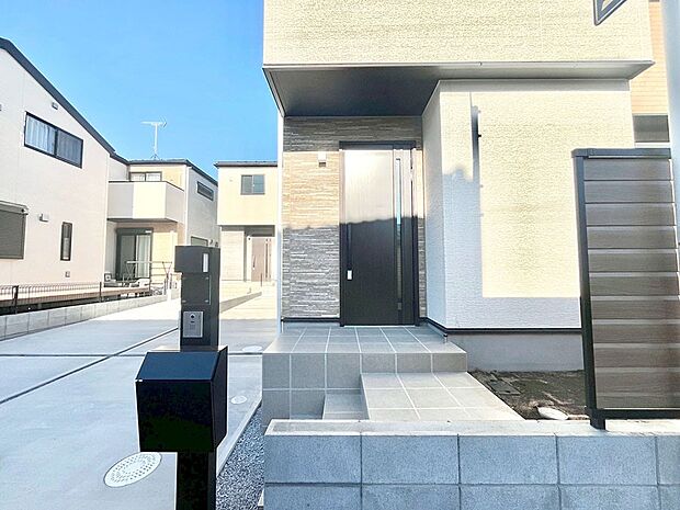 【玄関】大切な家族、来客を出迎える玄関。