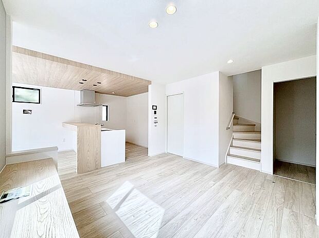 【リビングダイニング】リビング階段、毎日大切な家族とコミュニケーションがとれる家族思いの間取り