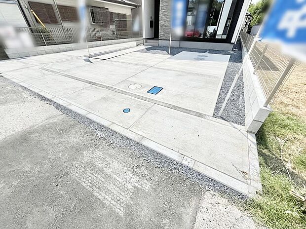 【駐車場】並列2台駐車可能なゆとりのカースペース