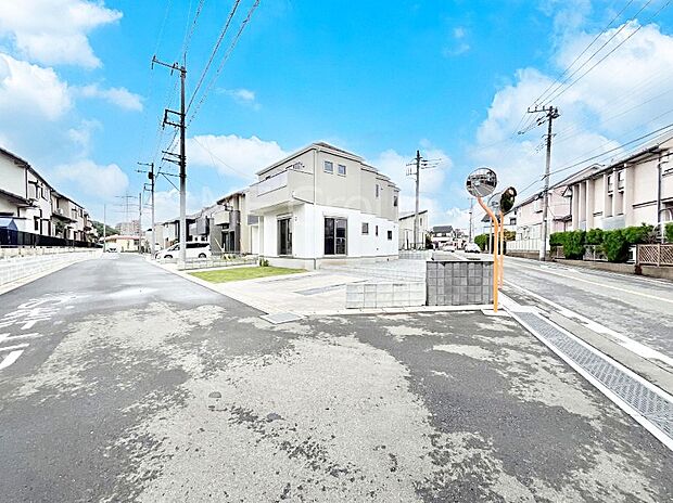 【前面道路含む現地写真】堂々完成！！ ここから始まる新生活を応援いたします！ 