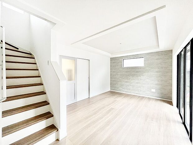 【リビングダイニング】家族団らんの時間も増えそうなくつろぎのリビングダイニング。   