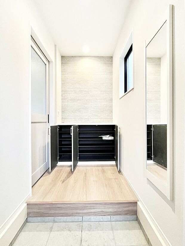 【収納】収納力ある下駄箱の活用で玄関廻りはいつでもスッキリ