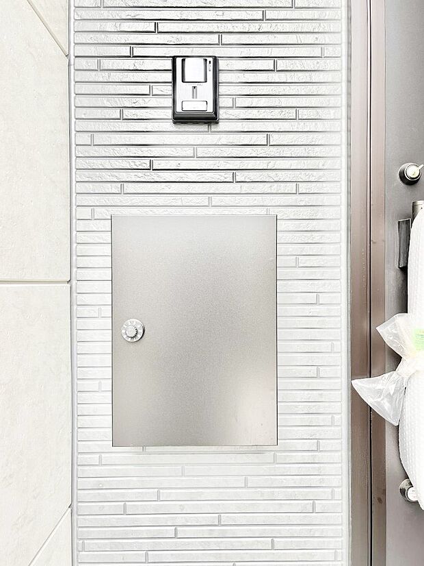 【その他現地】大切な郵便物の盗難を防止してくれるダイヤル錠付きのポスト