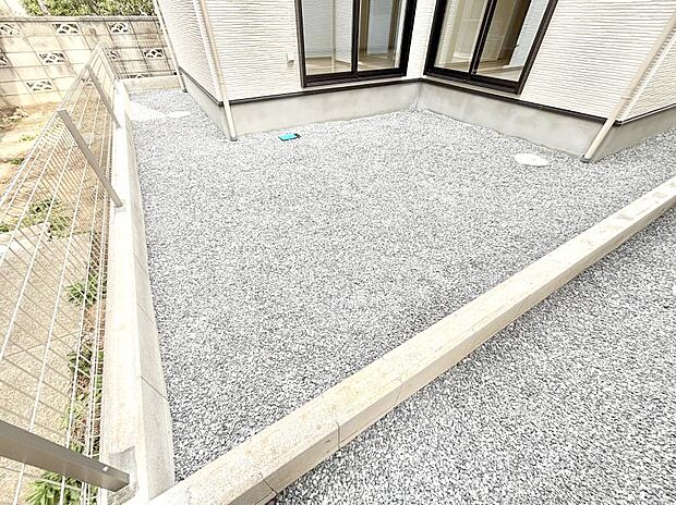 【庭】ガーデニングや家庭菜園も楽しめるお庭付き。