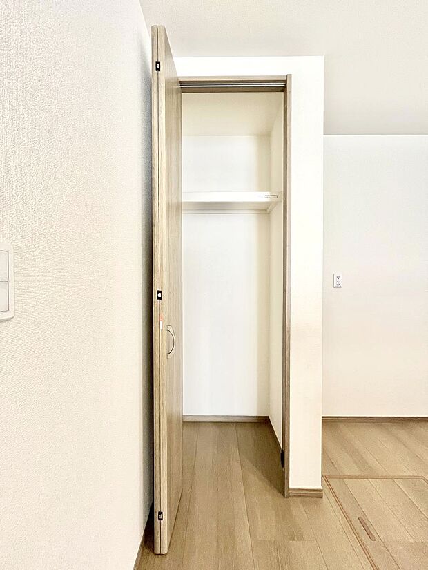 【キッチン横収納】キッチン横収納!食材のストックはもちろん、日用品の収納など使い方はいろいろ!