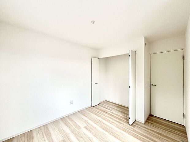 【寝室】収納が充実しているので居住スペースを広々使えます