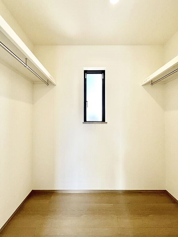 【ウォークインクローゼット】ウォークインクローゼットの活用で生活空間スッキリ
