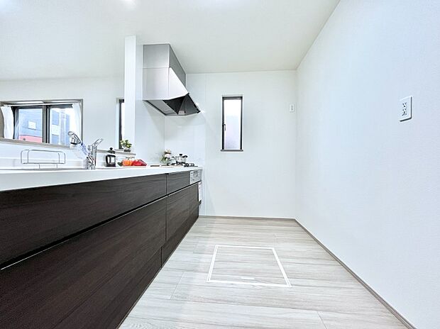 【ダイニングキッチン】カウンター越しにお話しをしながら毎日のお料理をもっと楽しく  