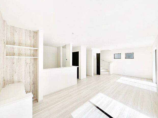 【ダイニング】家族の笑顔が自然と生まれてくる、そんな雰囲気のダイニングに仕上がっています。