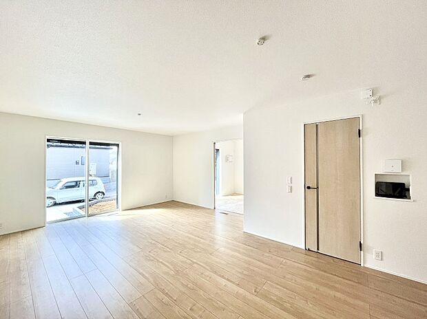 【ダイニング】家族の笑顔が自然と生まれてくる、そんな雰囲気のダイニングに仕上がっています。