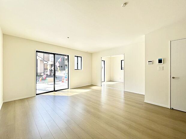 【ダイニング】家族の笑顔が自然と生まれてくる、そんな雰囲気のダイニングに仕上がっています。