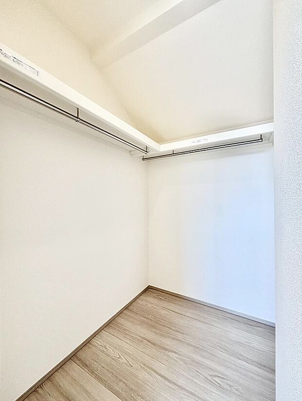 【ウォークインクローゼット】ウォークインクローゼットの活用で生活空間スッキリ