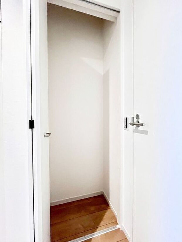 【収納】掃除用具や生活雑貨の保管に便利なホール収納  