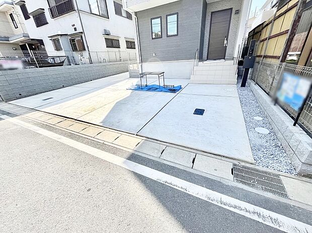 【駐車場】駐車2台可能！急なお客様の駐車に。また、ご家族の自転車スペースとしても大活躍。