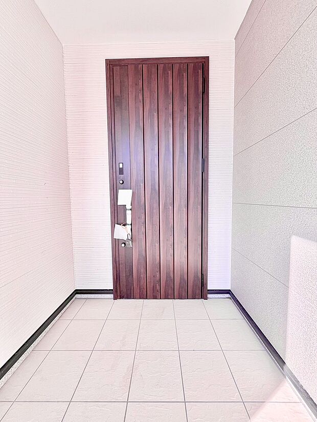 【玄関】大切な家族、来客を出迎える玄関。