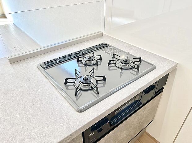 【三ツ口コンロ】三口ガスコンロでお料理が一気にはかどりそう  　