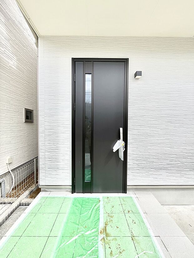 【玄関】大切な家族、来客を出迎える玄関。