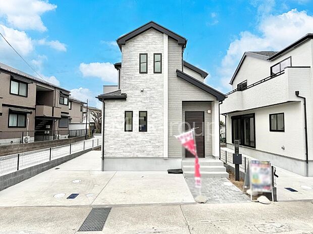 【現地外観写真】洗練された外観、上質な住空間が広がる室内は永く安心して過ごせる住居です。