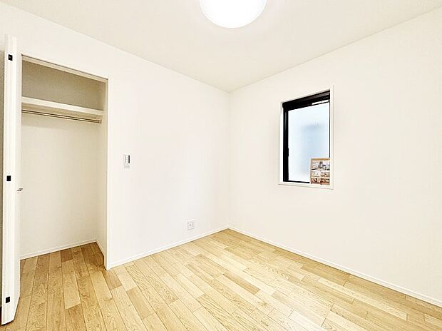 【寝室】収納が充実しているので居住スペースを広々使えます