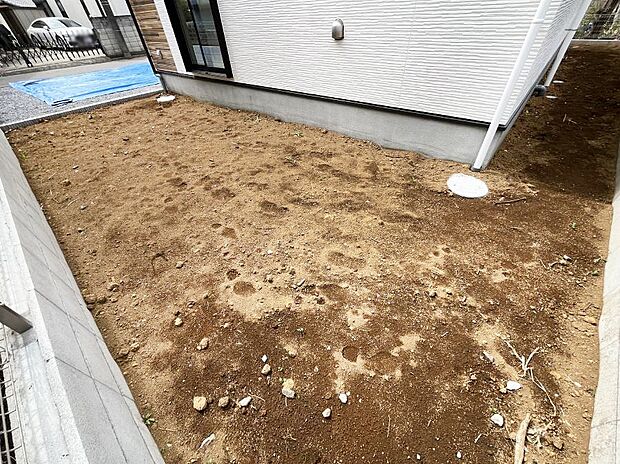 【庭】住まいに明るい光と開放感を演出してくれる庭スペース付き！