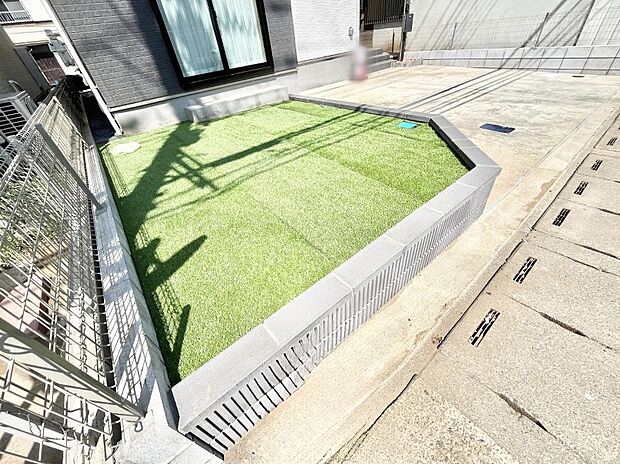 【庭】ガーデニングや家庭菜園も楽しめるお庭付き。