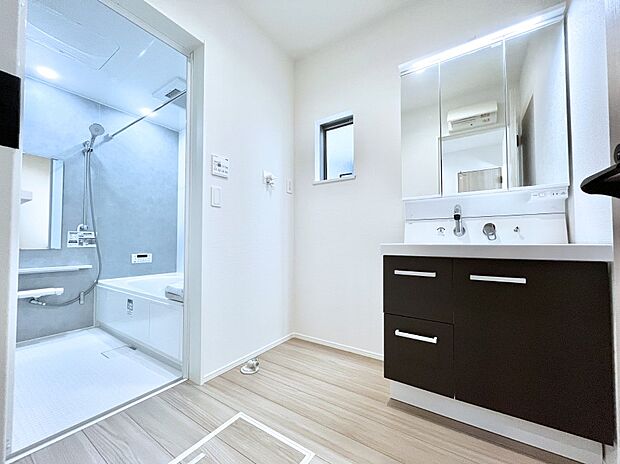 【ランドリースペース】広々とゆとりのあるランドリースペース。