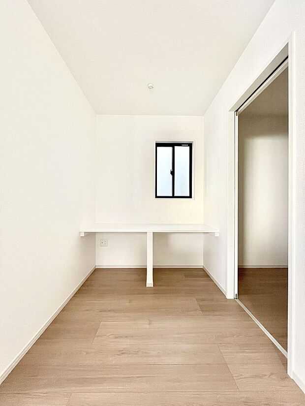 【その他内観】ちょっとした作業をするのに便利なカウンター