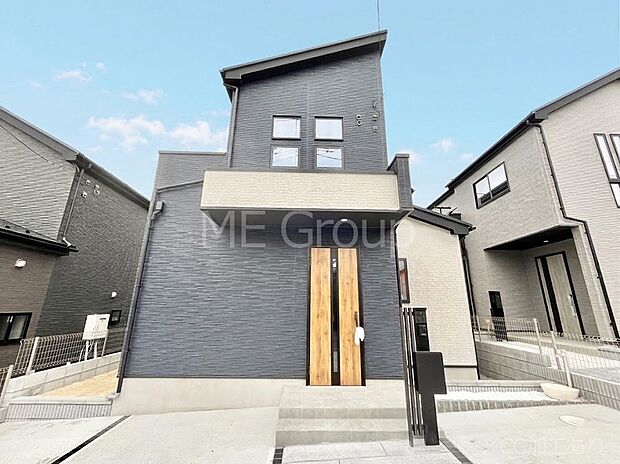 【現地外観写真】たっぷりの陽光と心地よい風が舞い込む住まい