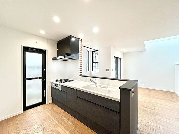 【キッチン】ゆとりあるキッチンではご家族と楽しくお料理ができます。